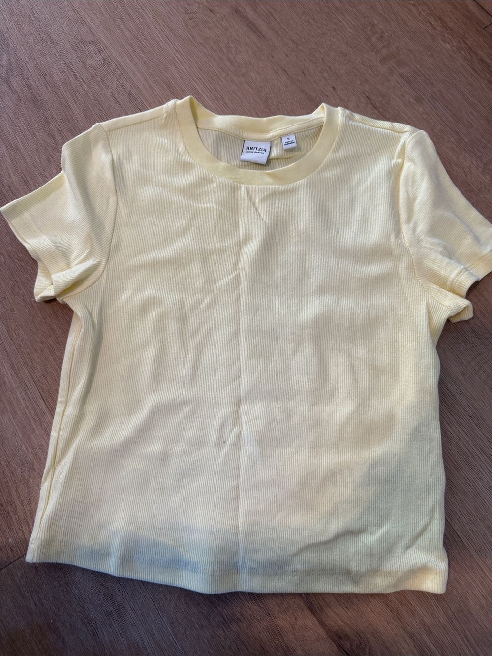 Aritzia Short Sleeve Ribbed Tee in Light Yellow